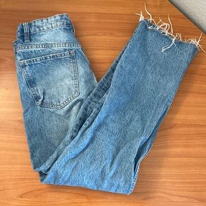 GOOD CONDITION ZARA STRAIGHT LEG CUTE JEANS